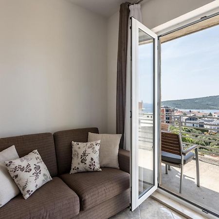 Family Apartments Jadrijevic Primošten Exterior foto