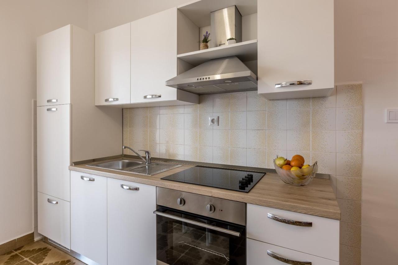 Family Apartments Jadrijevic Primošten Exterior foto