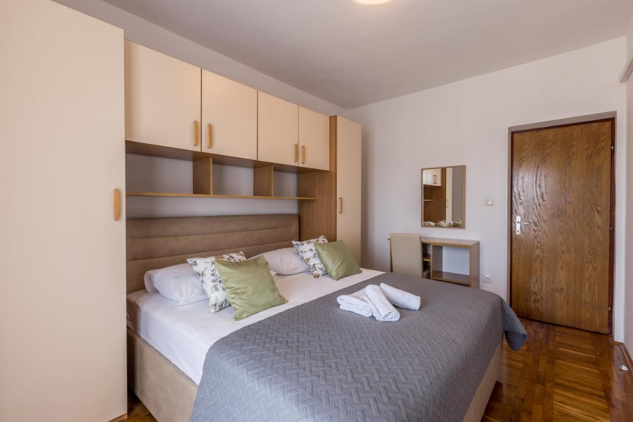 Family Apartments Jadrijevic Primošten Exterior foto