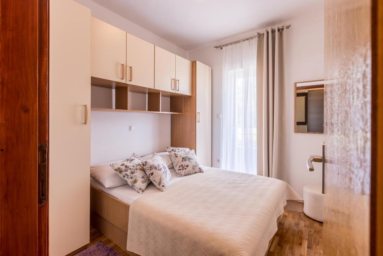 Family Apartments Jadrijevic Primošten Exterior foto